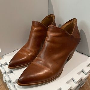 Frye Reed Ankle Boot size 9.5